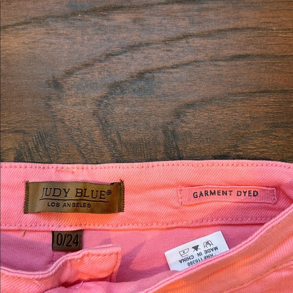 Judy Blue Garment Dyed Cropped Pink Jeans 0/24 - Picture 2 of 4